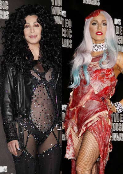 Chering lady. Шер и леди Гага. Леди Гага и Шер певица. Леди Гага мясное платье и Шер. Шер леди Гага 2022.